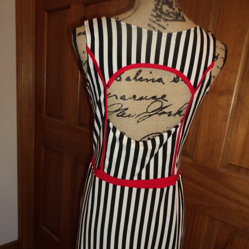 Dress - Picture 4 of 5